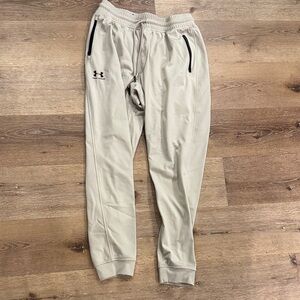 Under Armour Men's Gold Jogger Pants size L